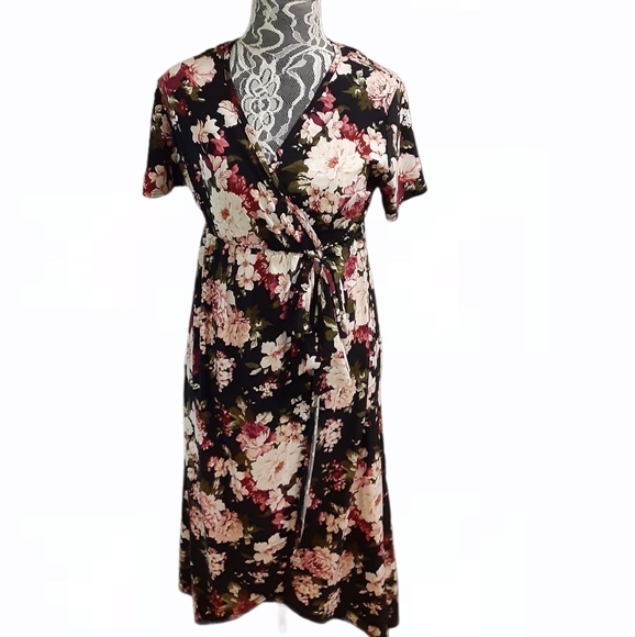 duet time Dresses & Skirts - Gorgeous Maternity Dress🌹Excellent condition